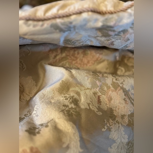 Vintage Croscill Chandelier Floral Queen Comforter French Country - Picture 3 of 5